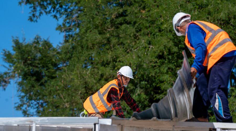Professional gutter cleaning in Houston, AK